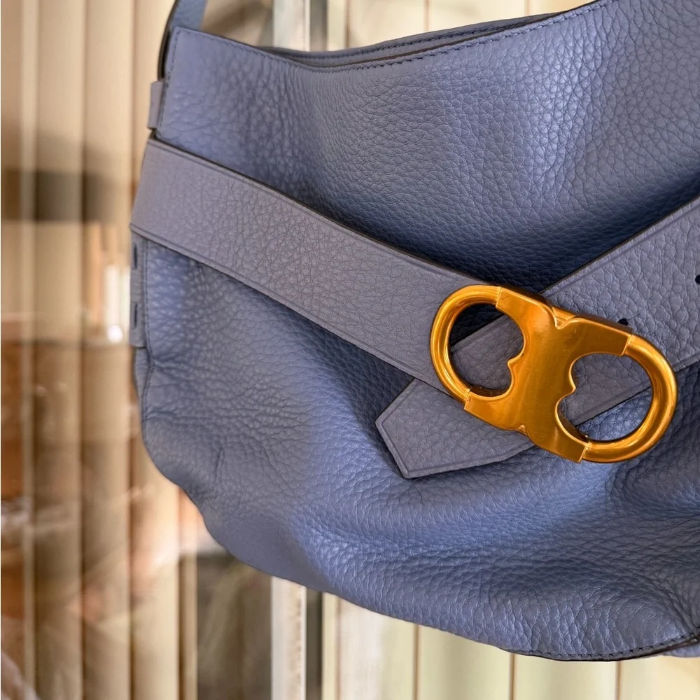 Tory Burch Gemini Link Blue Pebbled Leather Shoulder Bag with Gold Accents - Picture 3 of 12